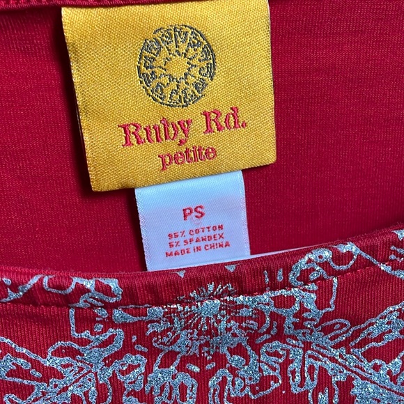 RUBY RD. petite Red with Silver Sequin & Shimmer Design 3/4 Sleeve Top Size PS - Picture 4 of 10